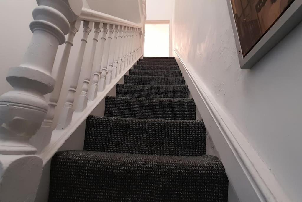 Spacious 4 Bedroom, Free Netflix, Central Location Cardiff Ngoại thất bức ảnh