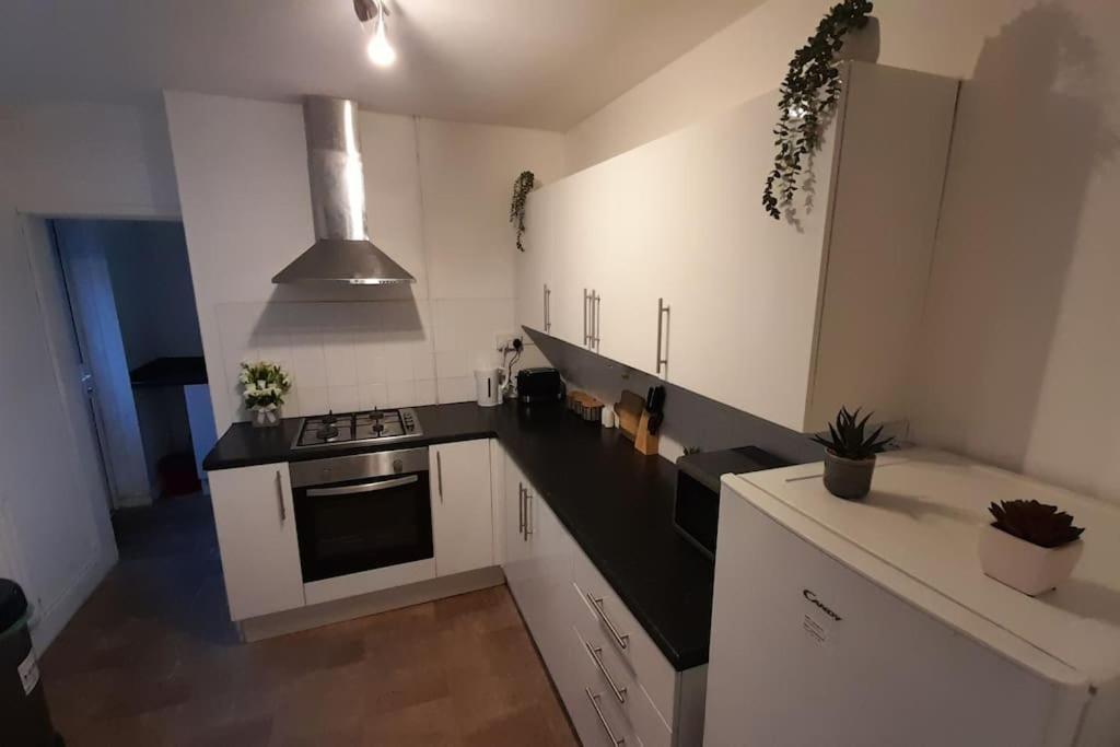 Spacious 4 Bedroom, Free Netflix, Central Location Cardiff Ngoại thất bức ảnh