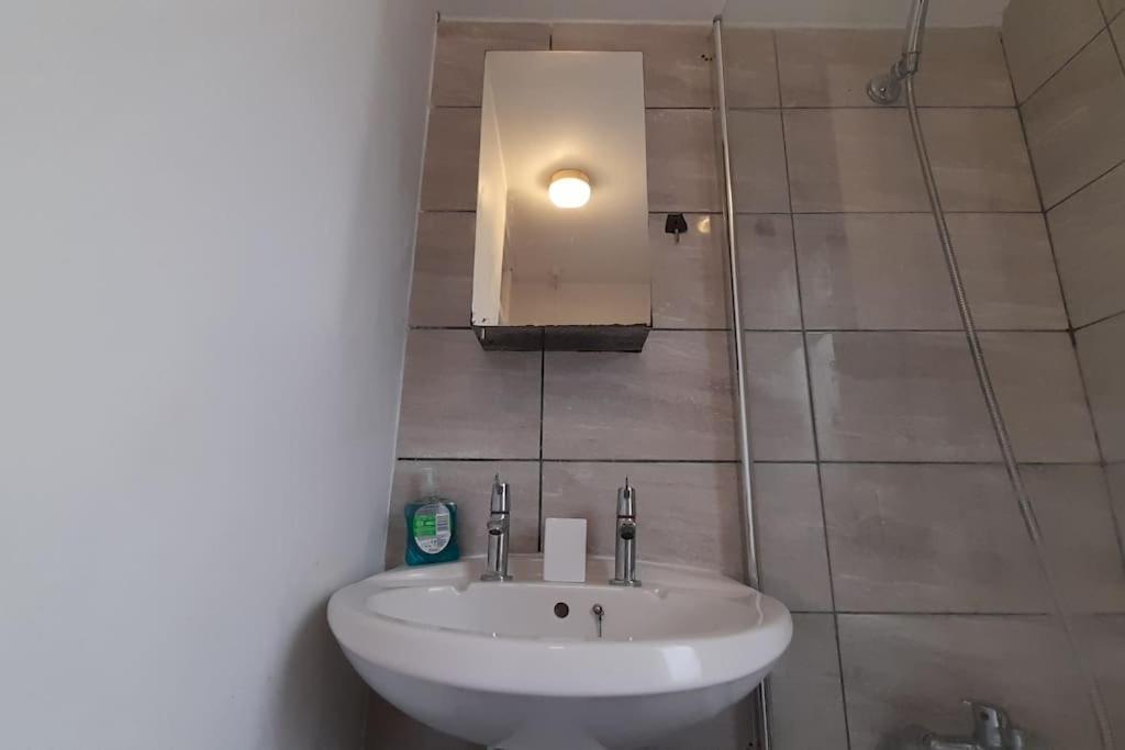 Spacious 4 Bedroom, Free Netflix, Central Location Cardiff Ngoại thất bức ảnh