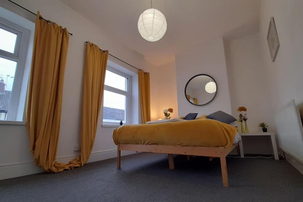 Spacious 4 Bedroom, Free Netflix, Central Location Cardiff Ngoại thất bức ảnh