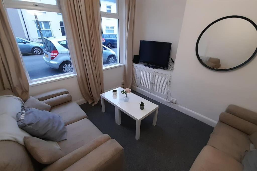 Spacious 4 Bedroom, Free Netflix, Central Location Cardiff Ngoại thất bức ảnh