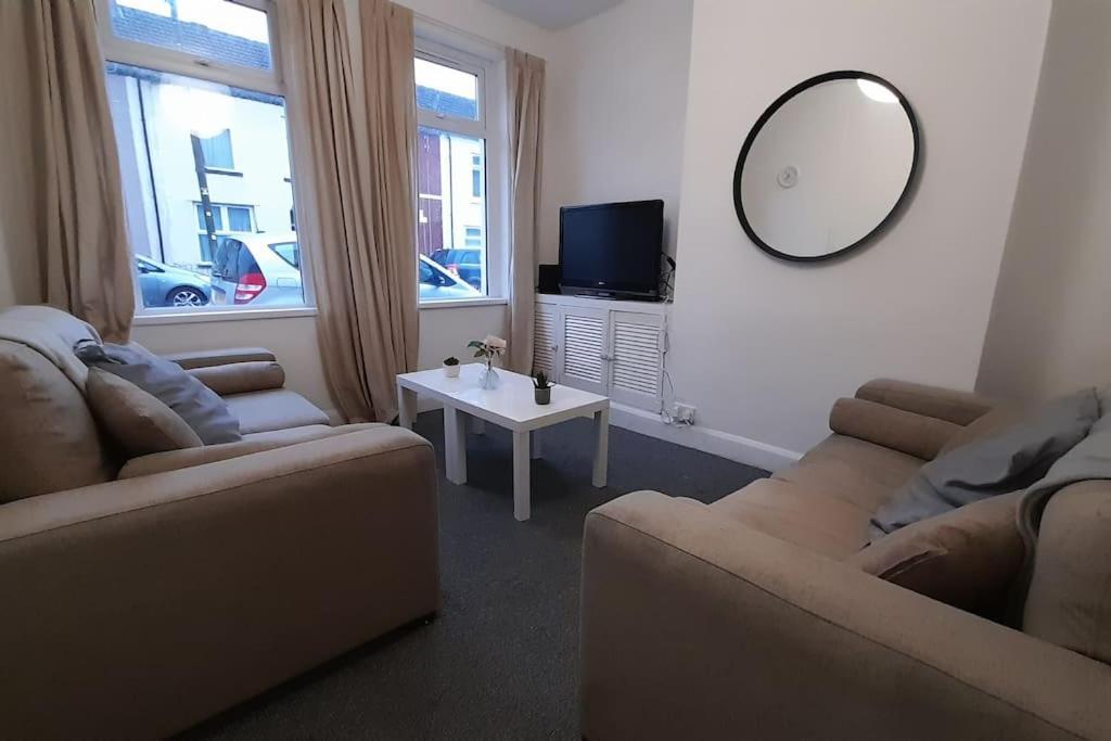 Spacious 4 Bedroom, Free Netflix, Central Location Cardiff Ngoại thất bức ảnh