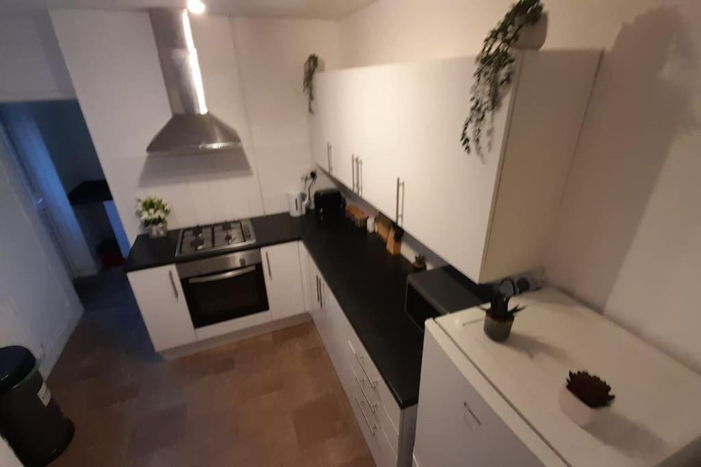 Spacious 4 Bedroom, Free Netflix, Central Location Cardiff Ngoại thất bức ảnh