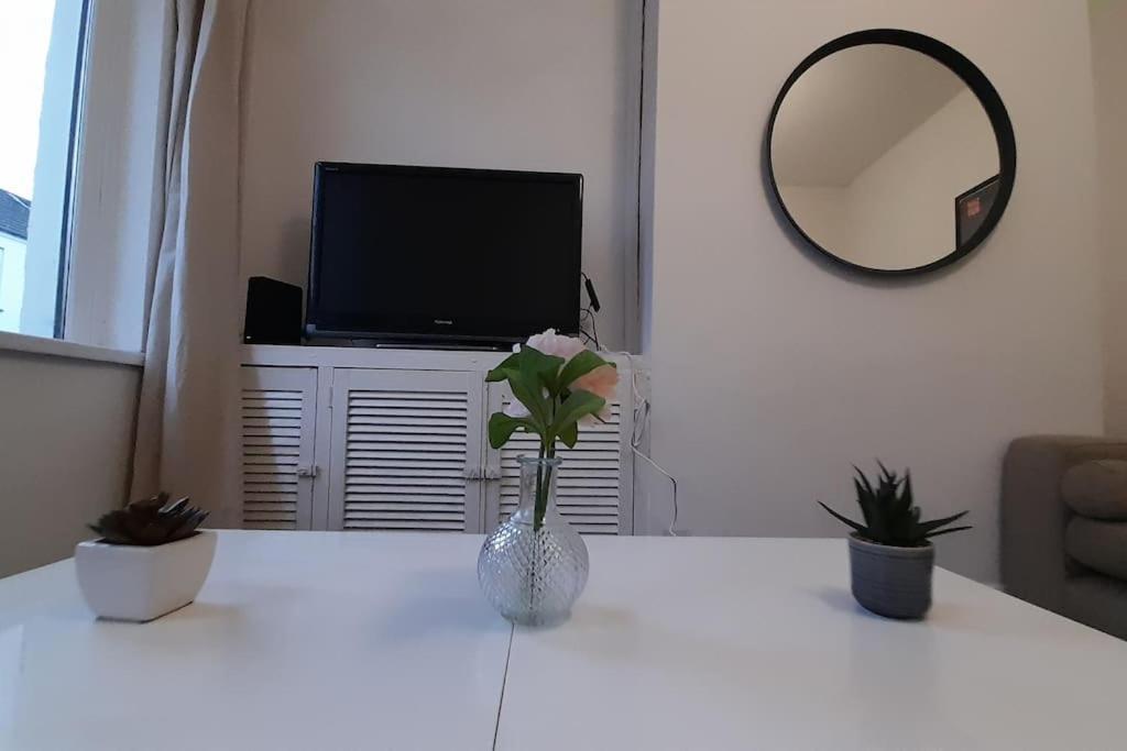 Spacious 4 Bedroom, Free Netflix, Central Location Cardiff Ngoại thất bức ảnh