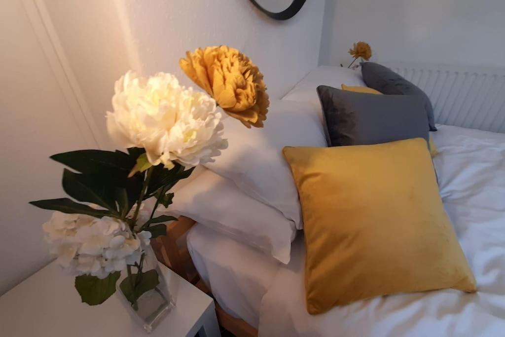 Spacious 4 Bedroom, Free Netflix, Central Location Cardiff Ngoại thất bức ảnh